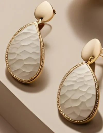 orphee bijoux boucles d oreilles pendantes solea plaque or nacre blanche martele
